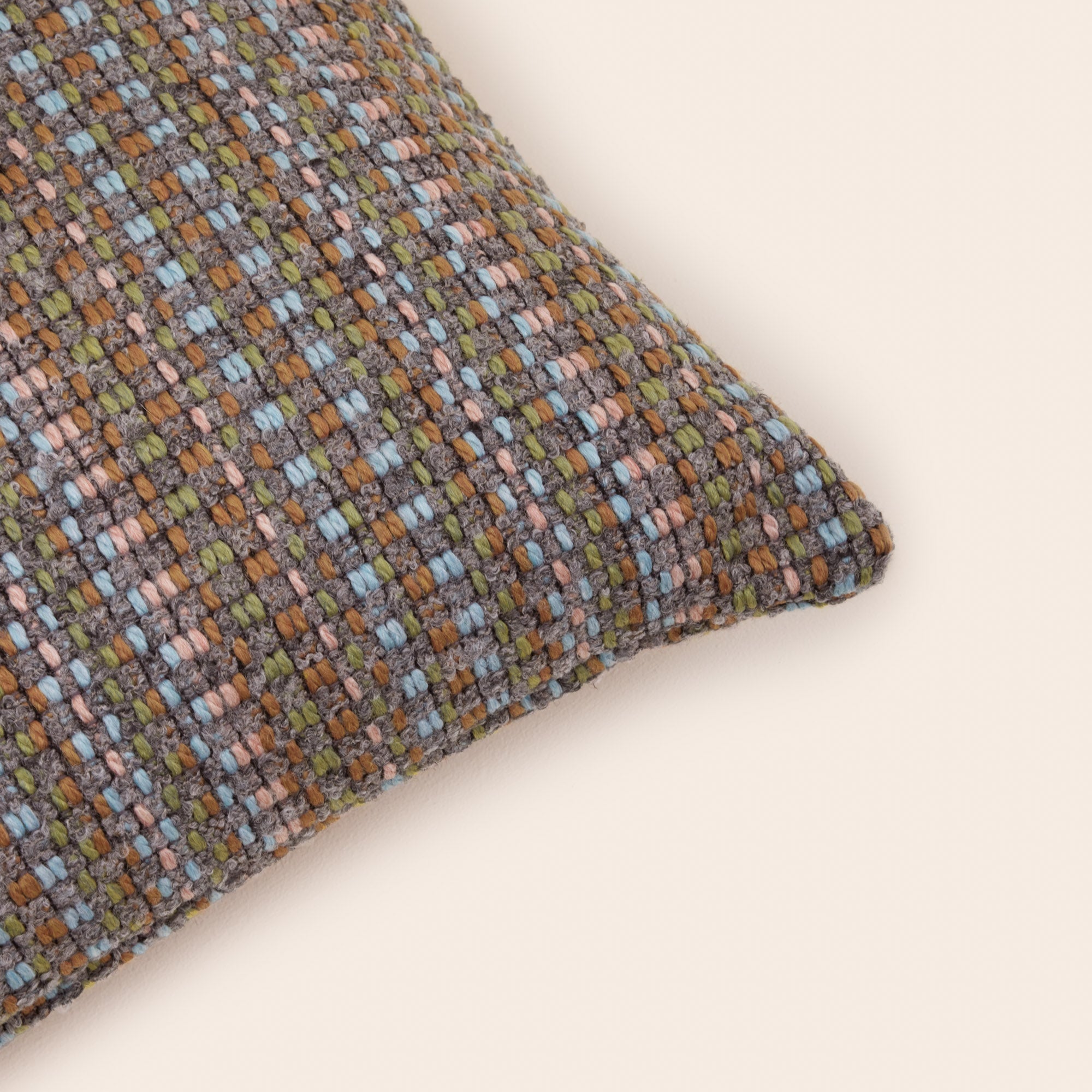 Housse de coussin BRODIE gris et pastels