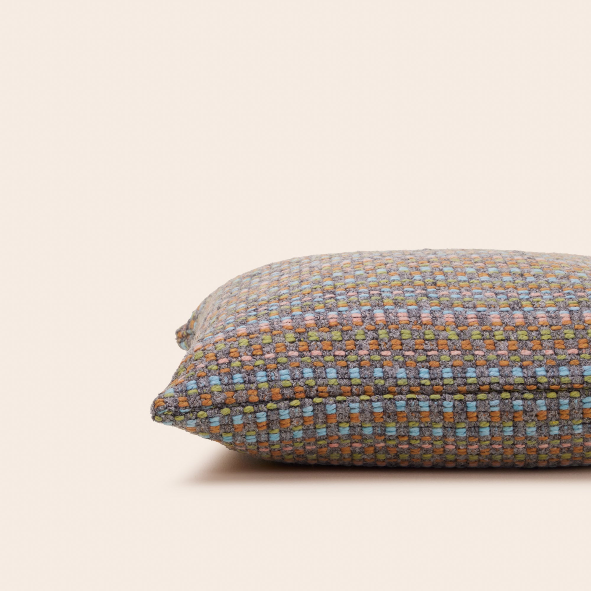 Housse de coussin BRODIE gris et pastels