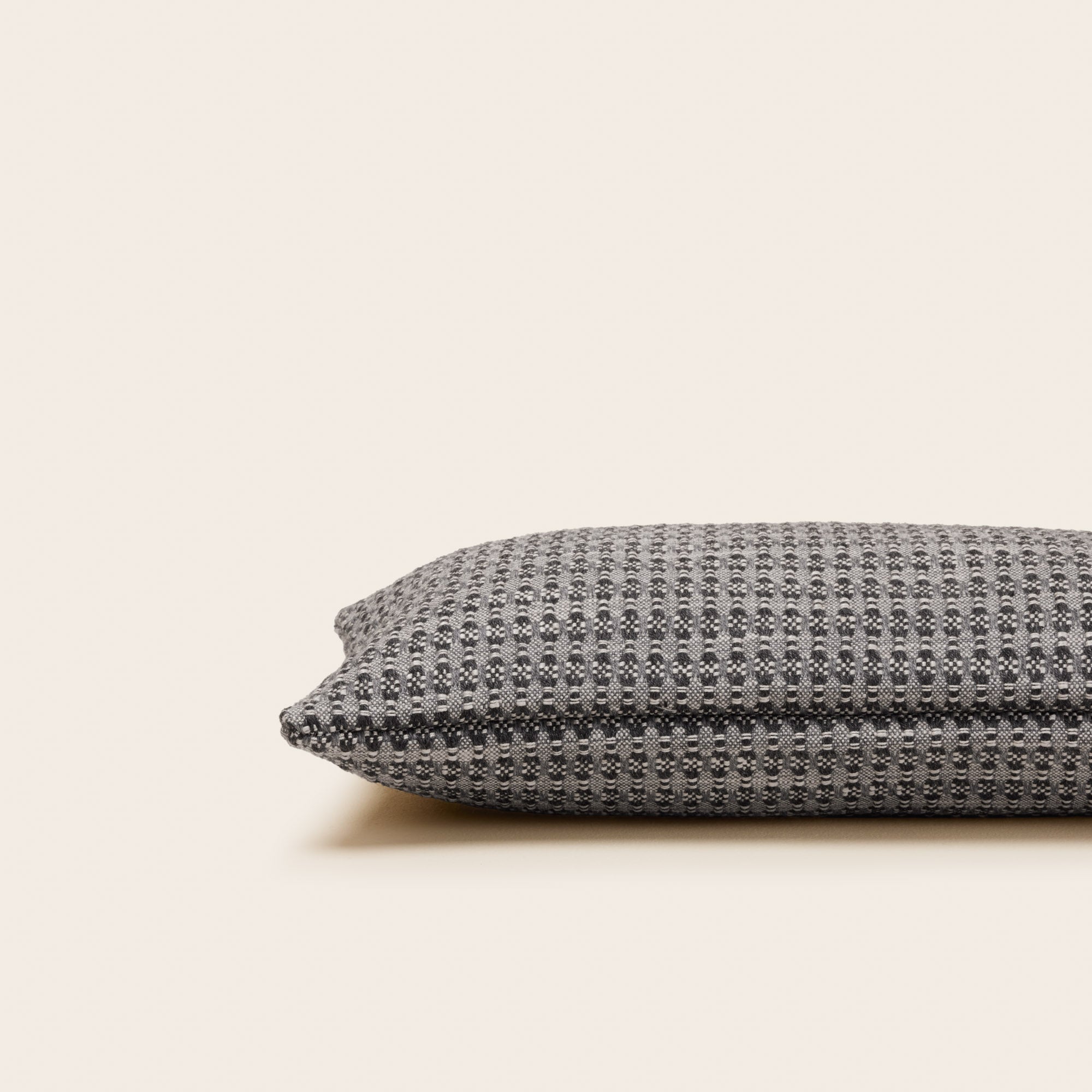 Housse de coussin EIRIK gris ardoise | mobile_slider