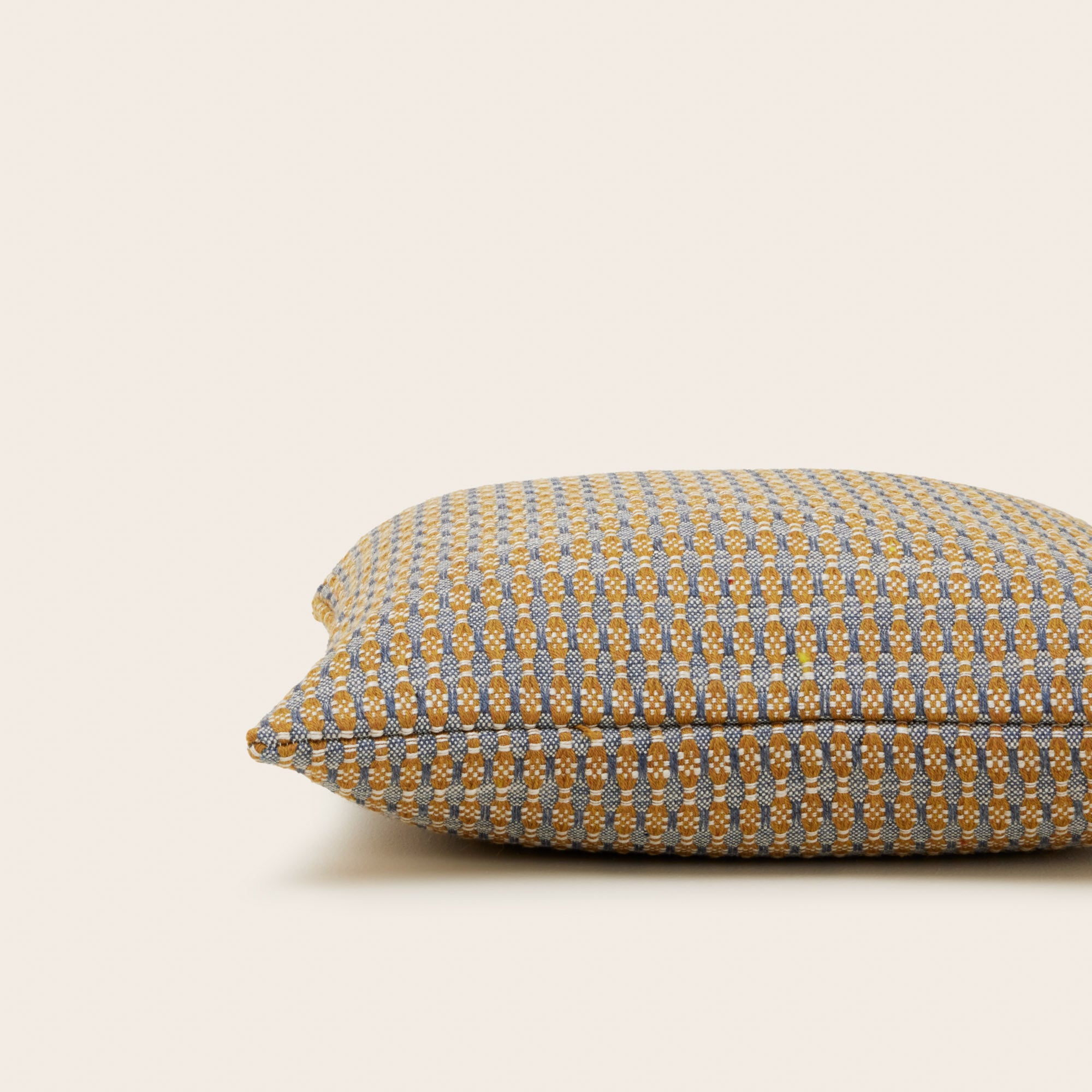 Housse de coussin EIRIK ocre et orage