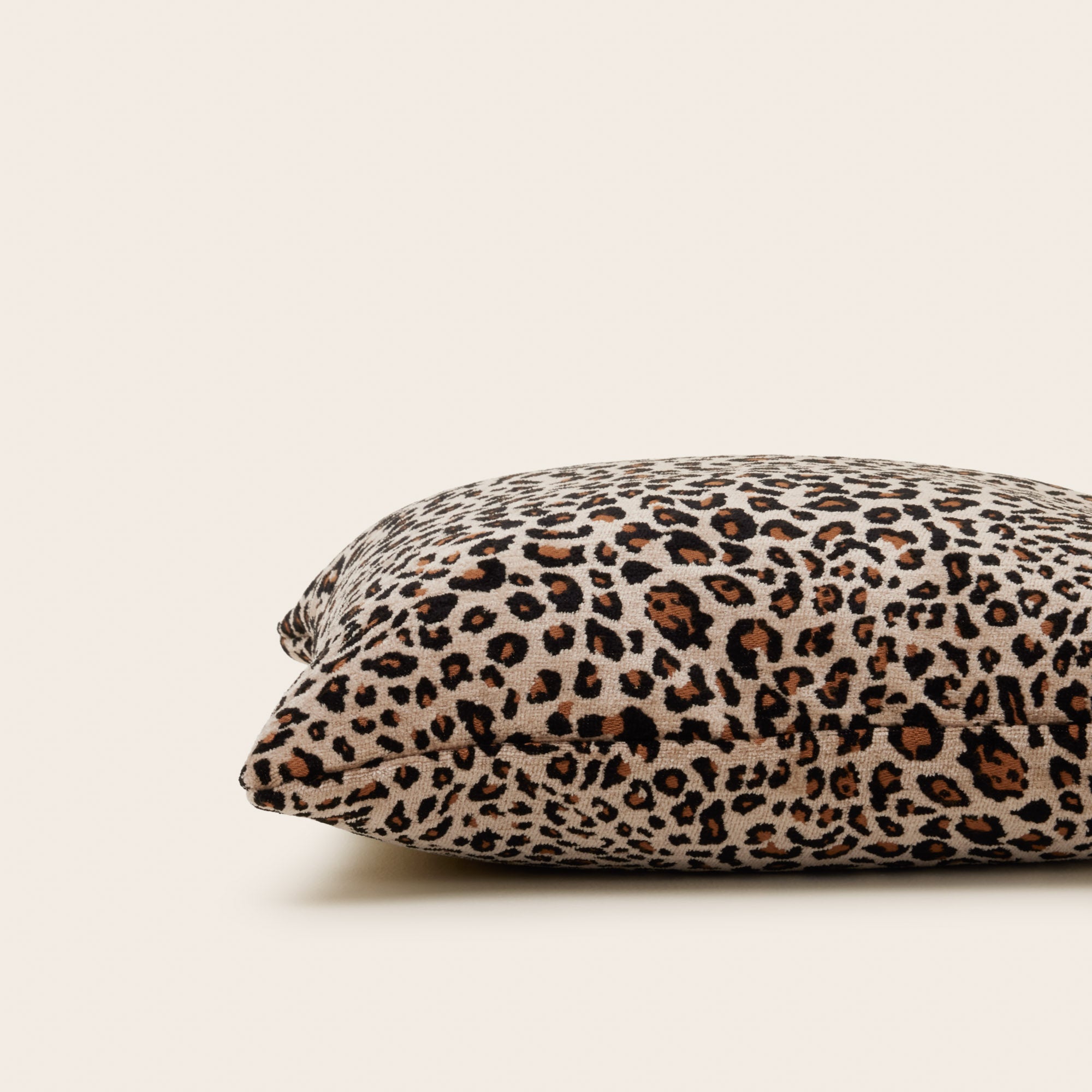 Housse de coussin LEOPOLDO beige et fauve | mobile_slider