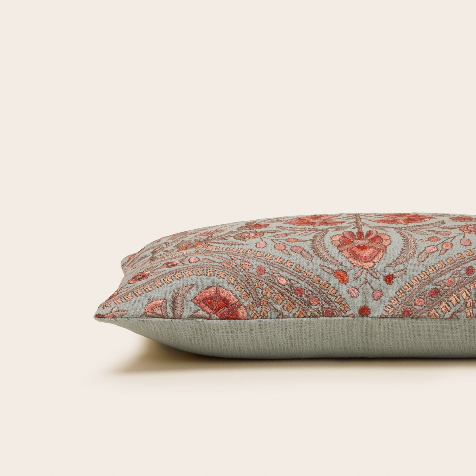 Housse de coussin MIRCEA celadon et rosé | mobile_slider