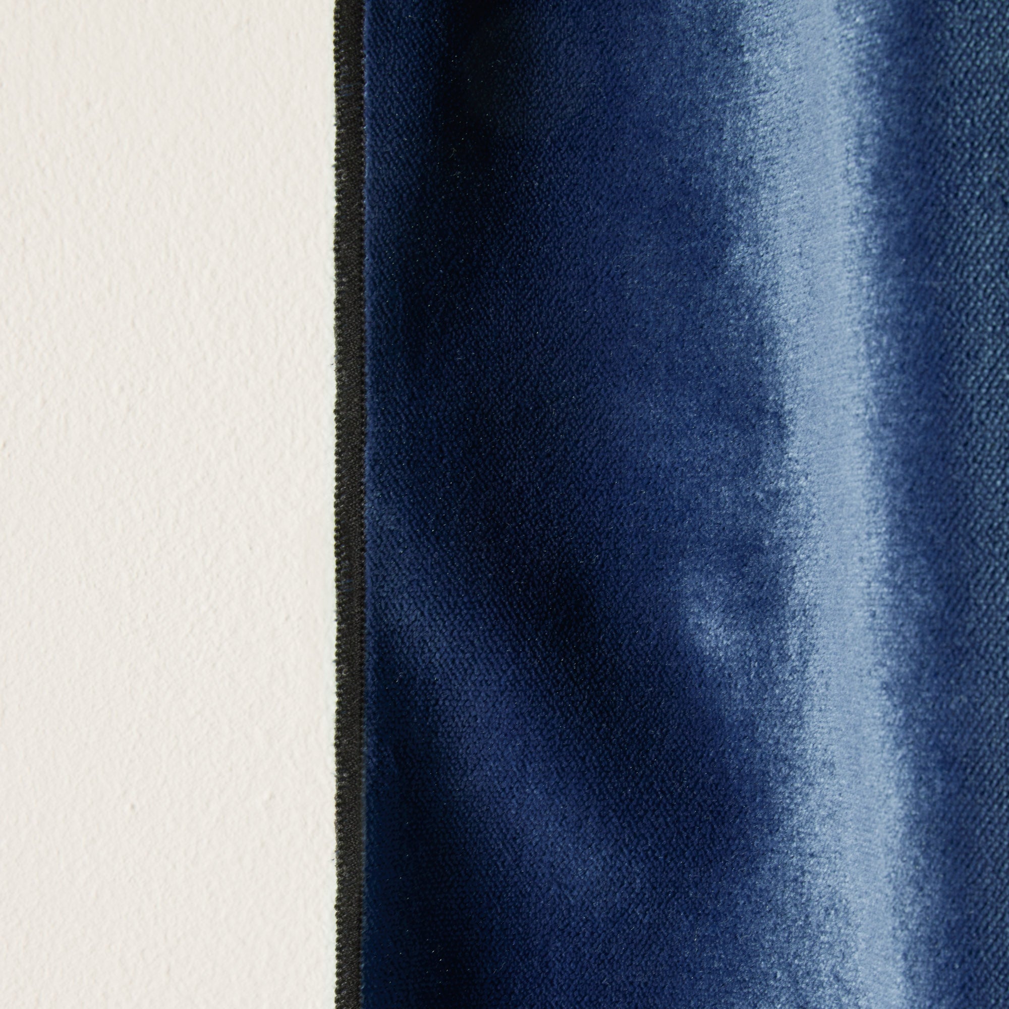 Housse de tête de lit DARIO bleu nuit et bourdon noir - Madura